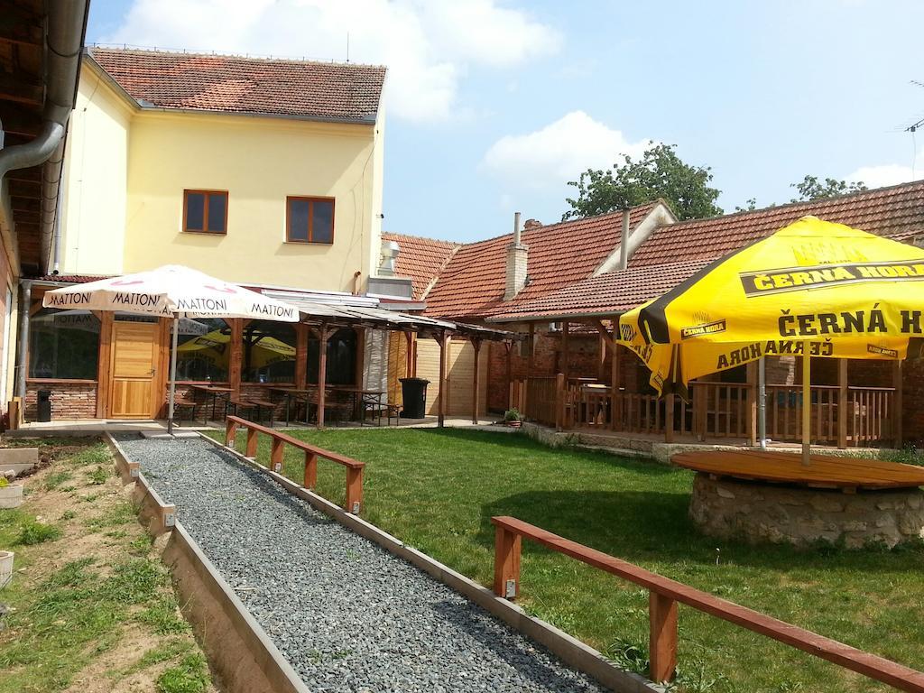Village Pub & Bbq Vojkovice  エクステリア 写真